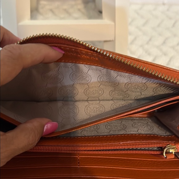 Michael Kors Burnt Orange Leather Wallet -GUC - Picture 8 of 10